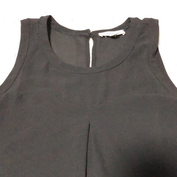 Monteau Sleeveless Blouse - Picture 3 of 6